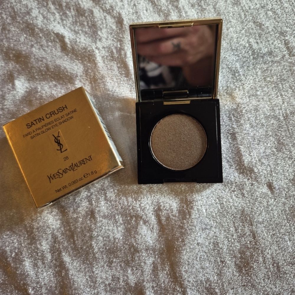 Yves Saint Laurent Satin Crush Eyeshadow - Uncomforming Taupe